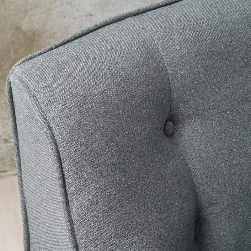 Fauteuil club en tissu capitonné avec pieds en bois de bouleau pour salon et chambre