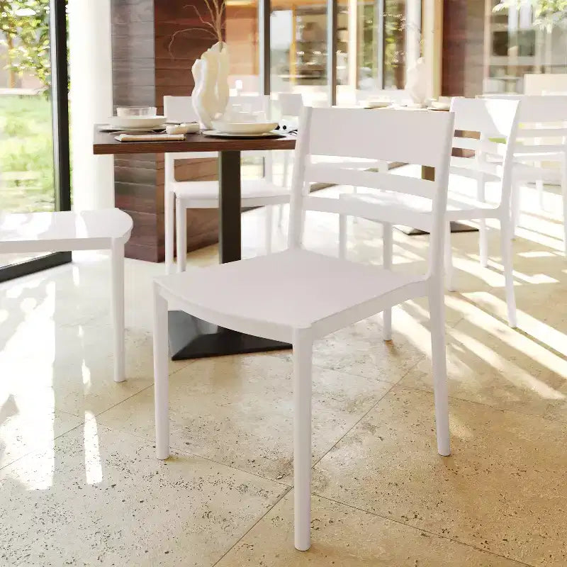 Lot de 4 chaises de patio empilables intérieur/extérieur avec dossier à lattes, en résine tout temps
