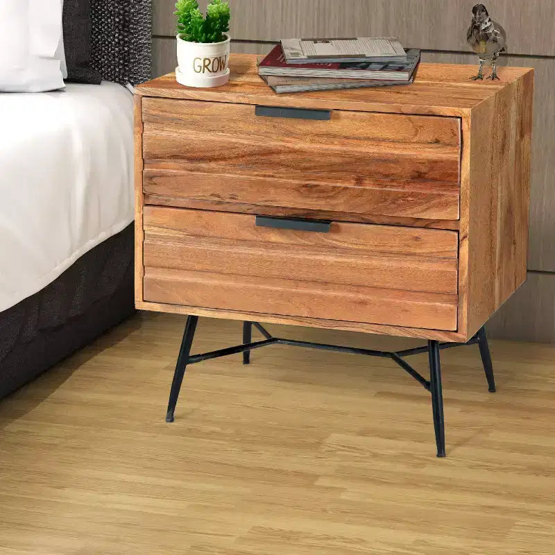 La table de chevet Urban Port 2 tiroirs en bois avec pieds métalliques inclinés marron/noir
