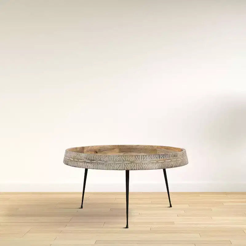 Table basse ronde fabriquée à la main de 74 cm, plateau en bois brun naturel avec pieds en fer noir
