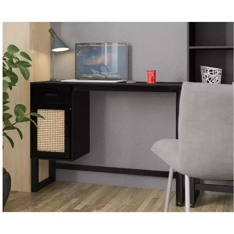 Bureau moderne avec rangement fermé et tiroir