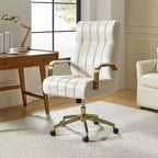Chaise de bureau moderne en cuir pivotante et inclinable avec capitonnage en canal.