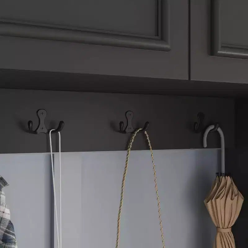 Armoire vestiaire noire à 6 portes avec banc, tringles et crochets